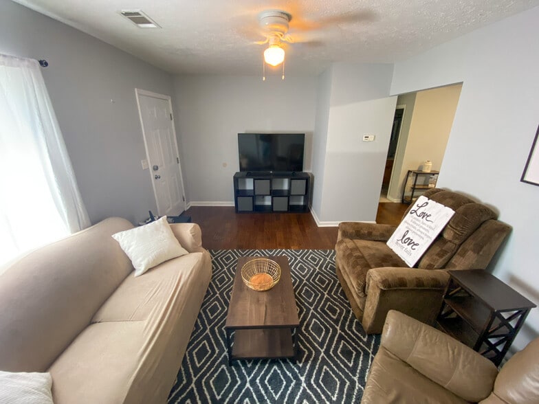 Building Photo - 1900 Lee Rd 61