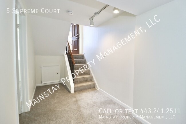 Building Photo - 5 Supreme Ct