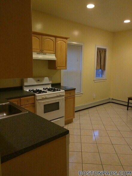 Building Photo - 161 Union St