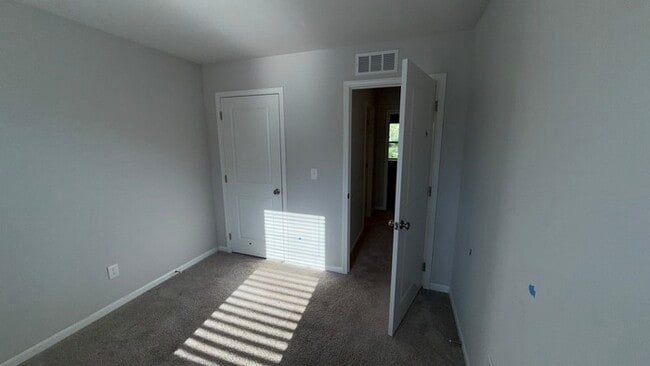 Building Photo - Lovely 3-Bedroom Home in a Quiet Kansas Ci...