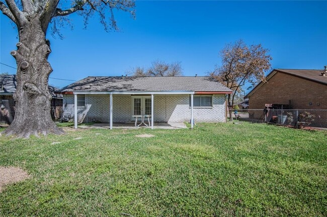 Building Photo - 5514 Vickita Dr