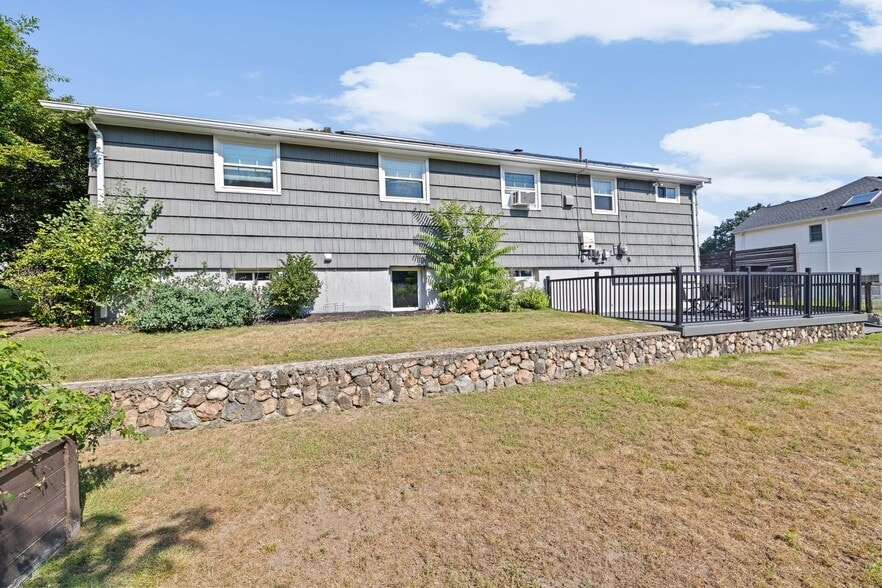 Building Photo - 10 Harvard Street Ext
