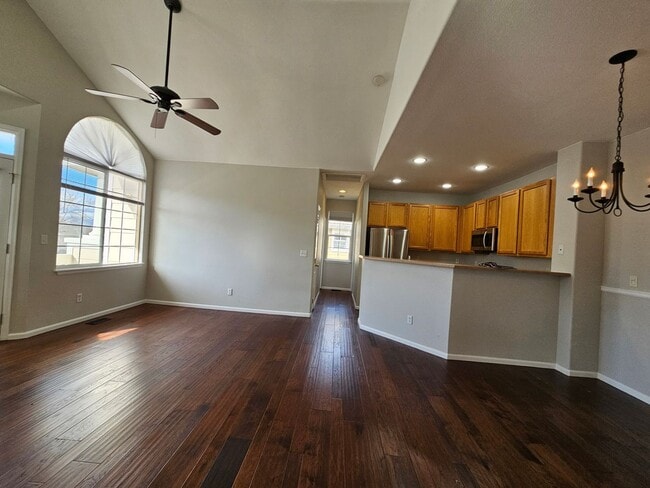 Building Photo - Stunning Highlands Ranch Townhome