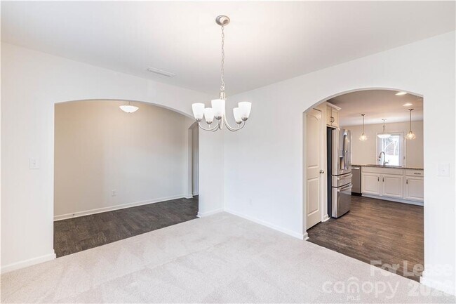 Building Photo - 824 Yorkshire Dr