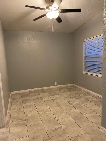 Building Photo - 418 E 1st St