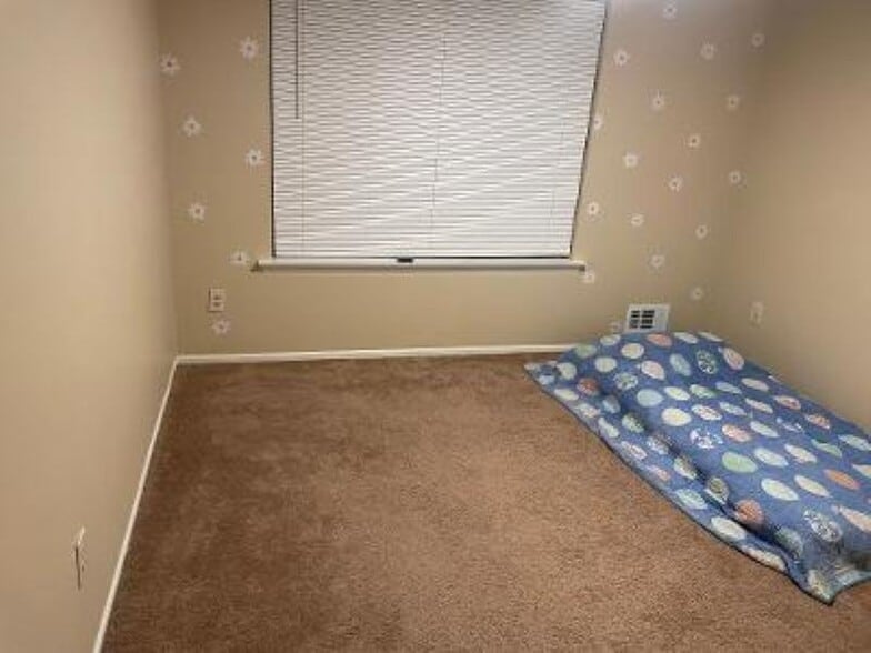 Building Photo - 13 Bordenshire Dr