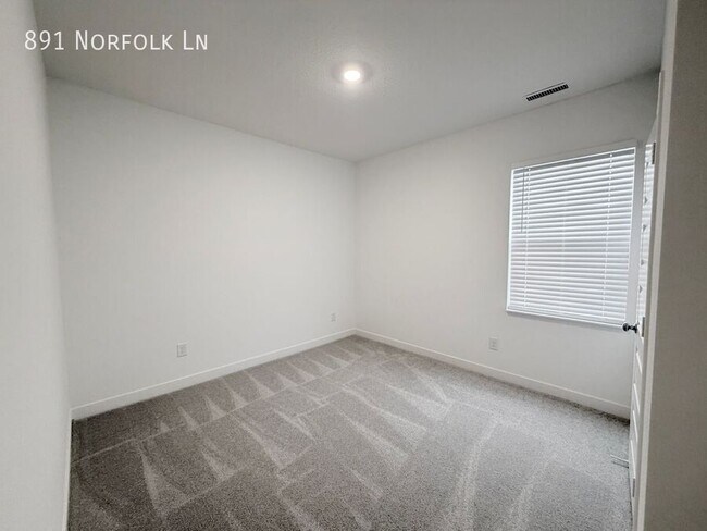 Building Photo - 891 Norfolk Ln