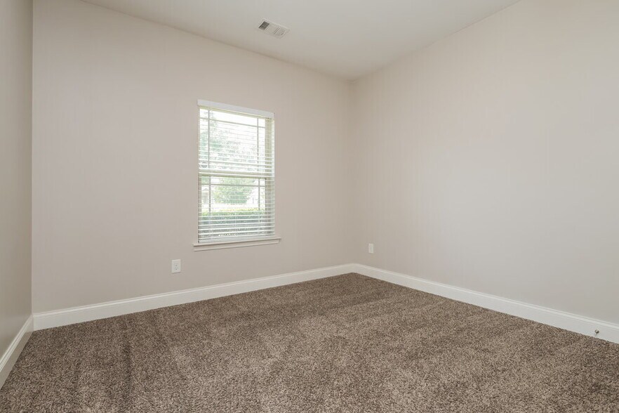 Building Photo - 547 Joneus Dr
