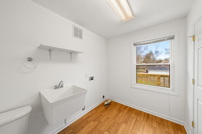 Building Photo - 6929 Mackin Ln