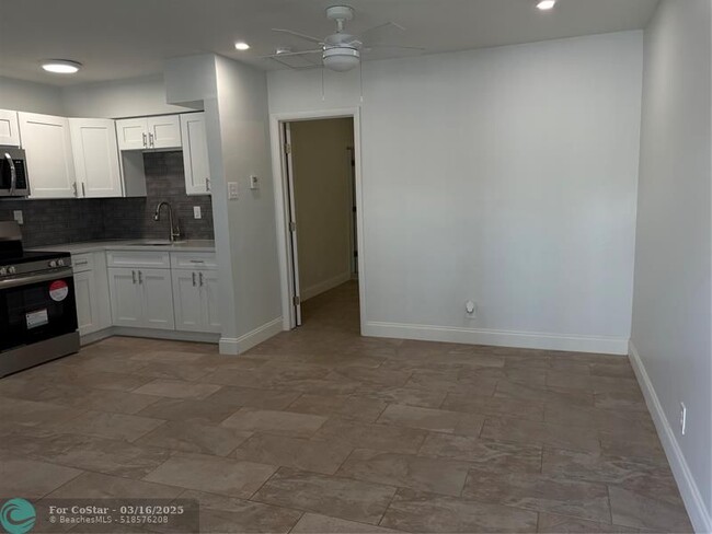 Building Photo - 4336 N Ocean Dr