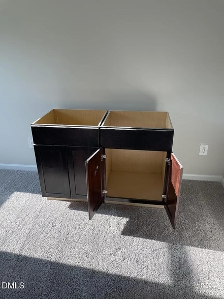 Building Photo - 930 Field Ivy Dr