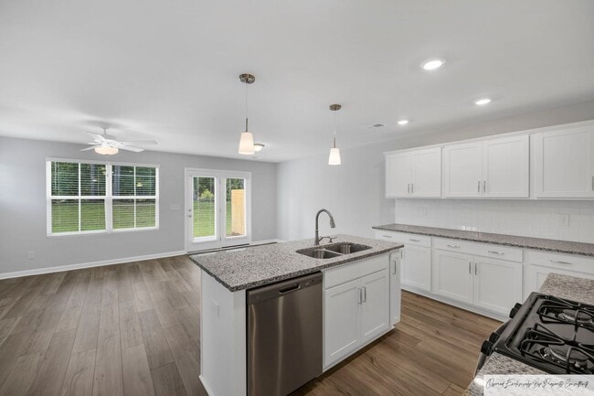 Building Photo - MODERN 3 BEDROOM IN LEXINGTON'S MURRAY VILLAGE