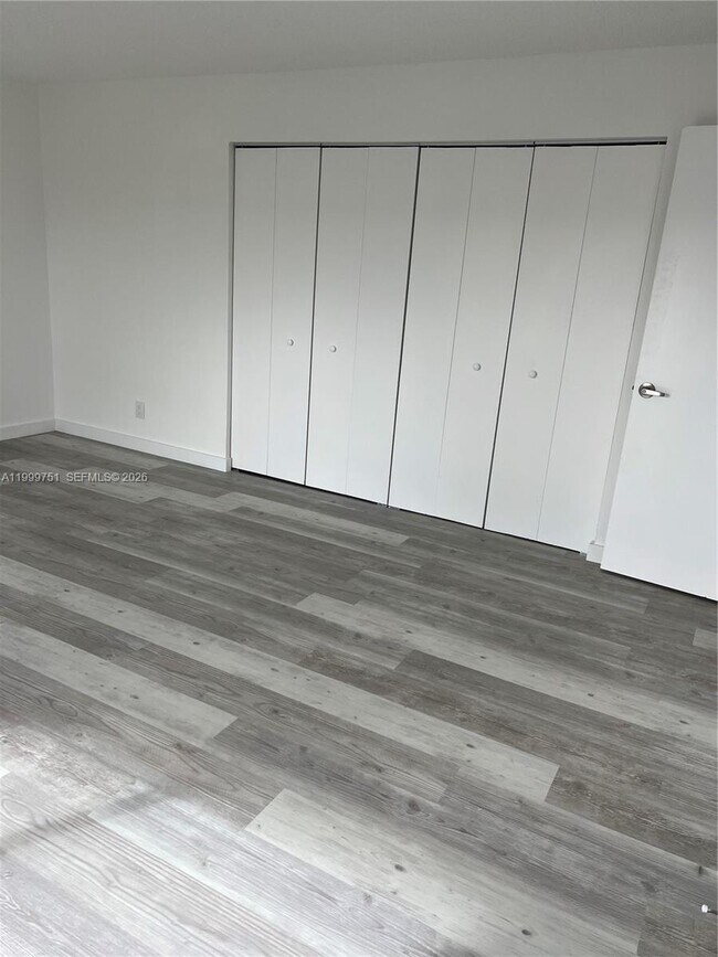 Building Photo - 500 NE 2nd St