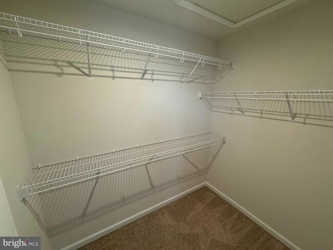 Building Photo - 147 Presidents Pointe Ave