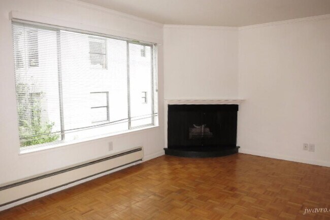 Building Photo - 2642 Van Ness Ave