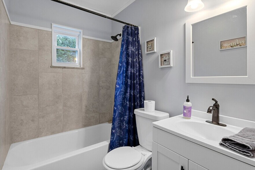 Building Photo - 218 Brandon Rd