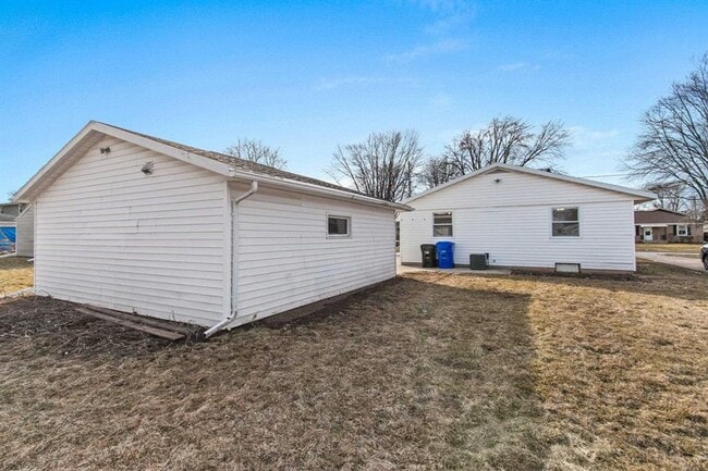 Building Photo - 1730 S Madison St