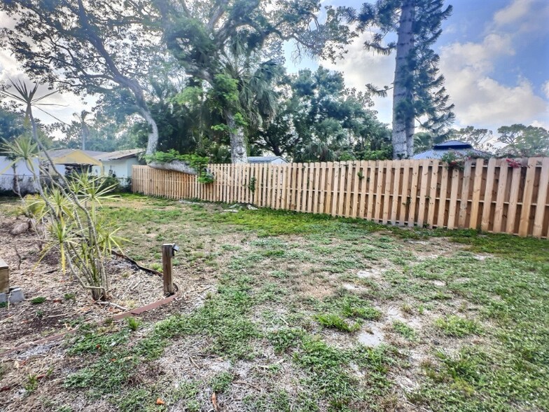 Building Photo - 4514 S Lockwood Ridge Rd