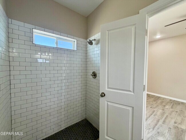 Building Photo - 125 Palma Dr