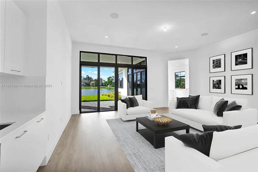 Building Photo - 1580 Shoreline Way