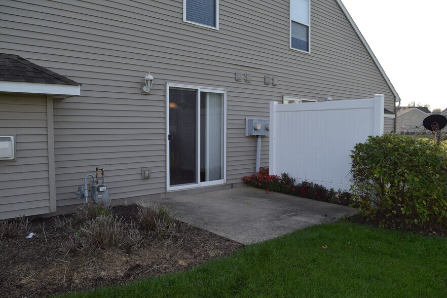 Building Photo - 10039 Oak Trail Rd