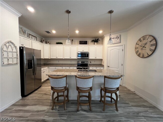 Building Photo - 15556 Pascolo Ln