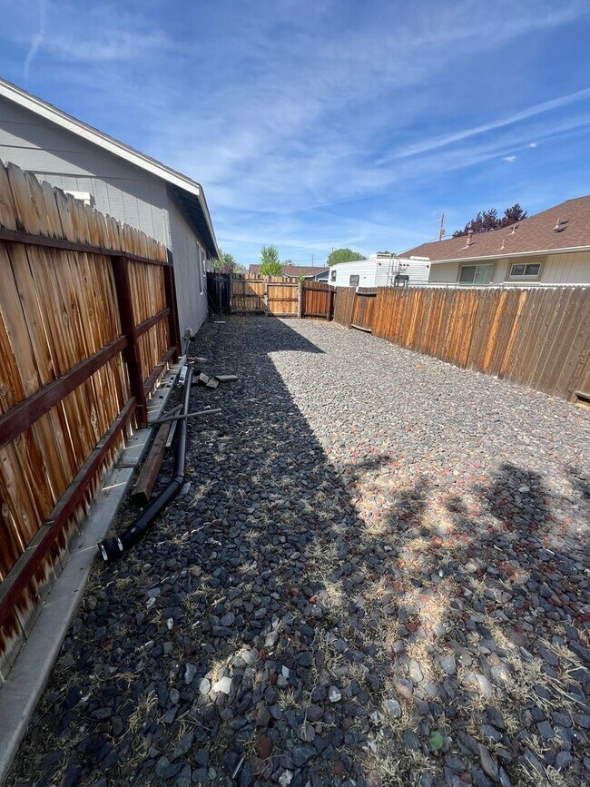 Building Photo - 3 bedroom, 2 bathroom, 1447 Sq Ft