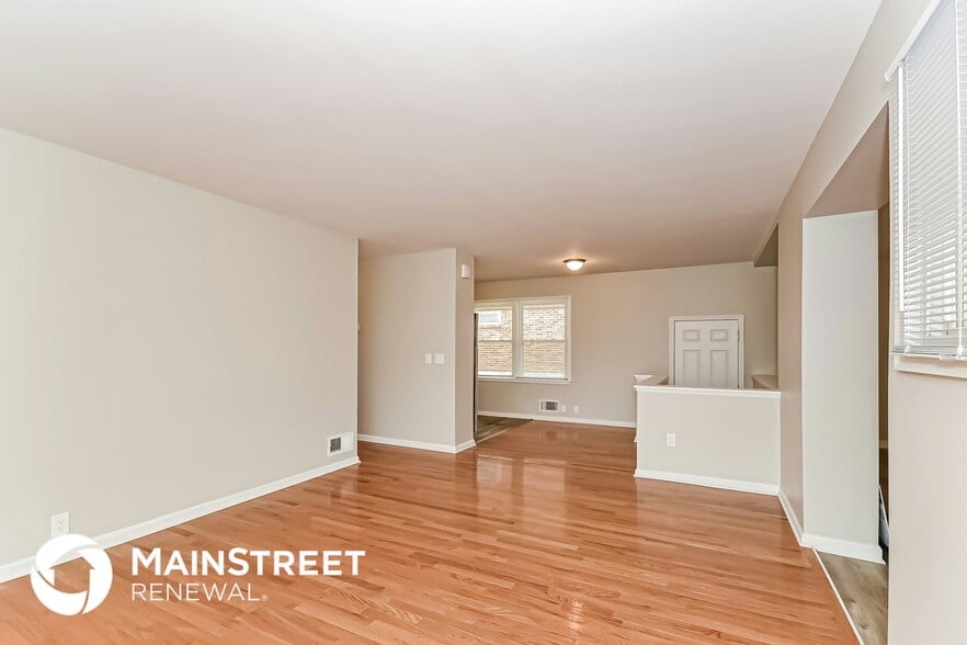 Building Photo - 3899 Mantell Ave