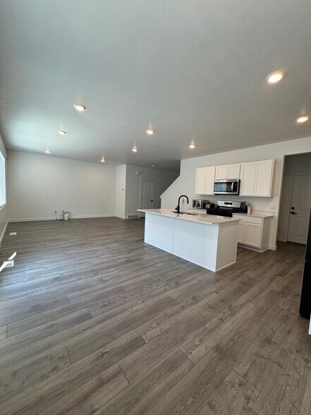 Building Photo - 3846 S Bismark Peak Dr