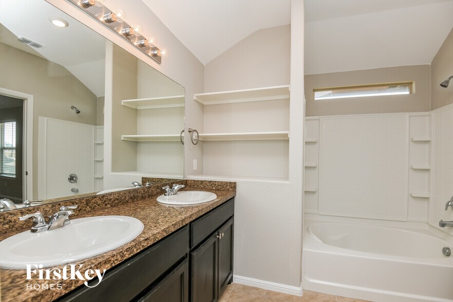 Building Photo - 10109 Huntersville Trl