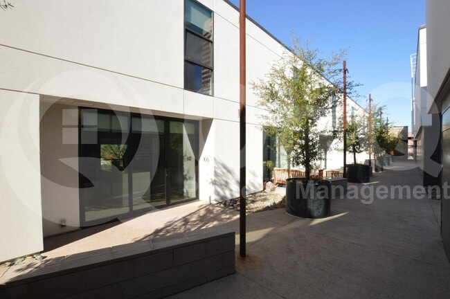 Building Photo - 1717 N 1st Ave