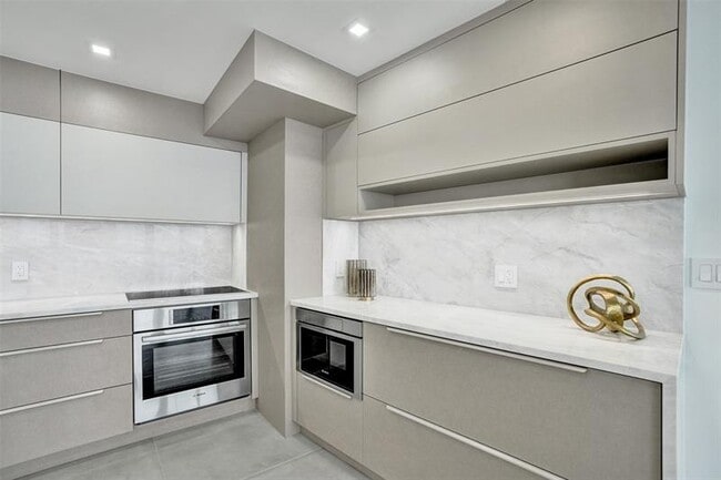 Building Photo - 209 N Fort Lauderdale Beach Blvd