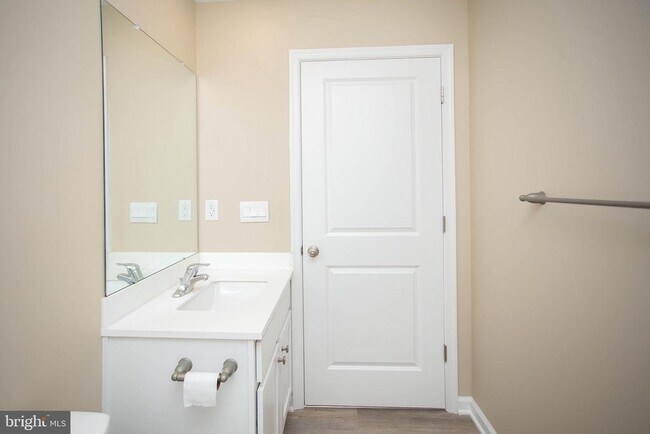 Building Photo - 239 Macoun Way