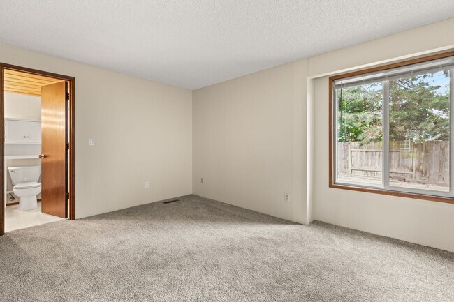 Building Photo - Must See! 3 bed/2 bath home with amazing private backyard - Double Garage/Community Pool
