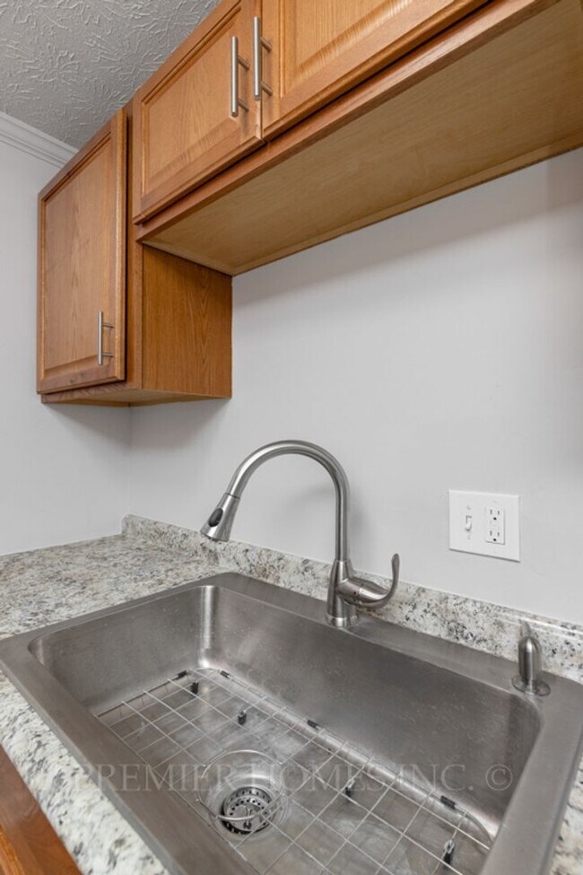 Building Photo - 835 Constitution Ave