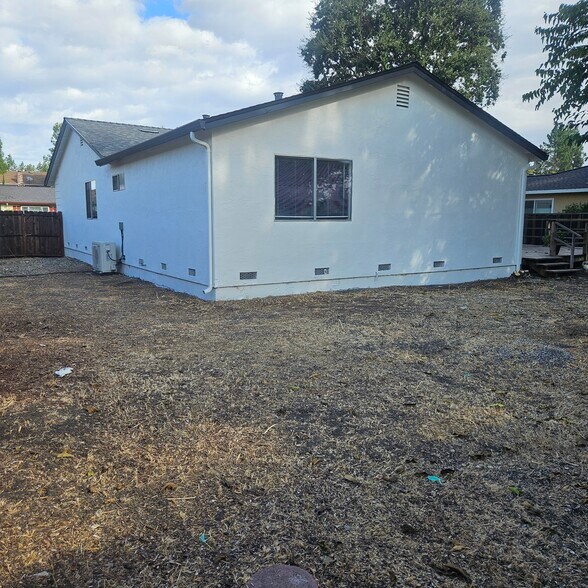 Building Photo - 2838 Saint Denis Dr