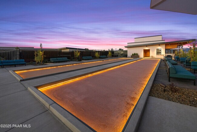 Building Photo - 5999 Finch Pl