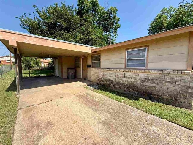 Building Photo - 1635 Sumner Terrace