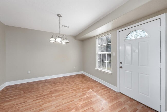 Building Photo - 1728 Connorvale Rd