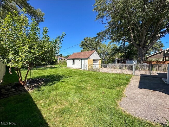 Building Photo - 3942 W 160th St