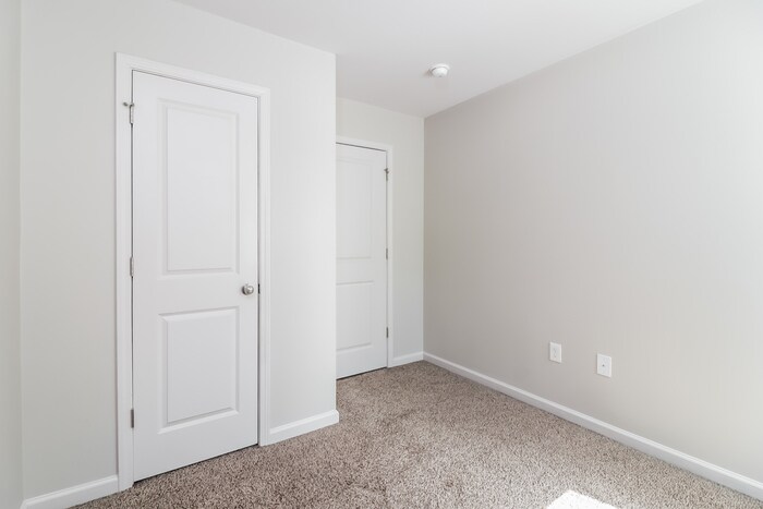 Building Photo - 2215 Marlin Dr