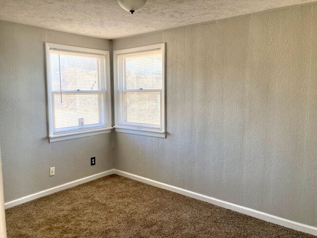 Building Photo - Single Family Home for Rent in Dodge City