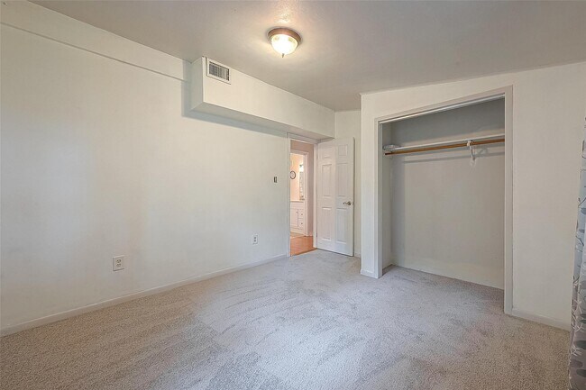 Building Photo - 2520 Richmond St