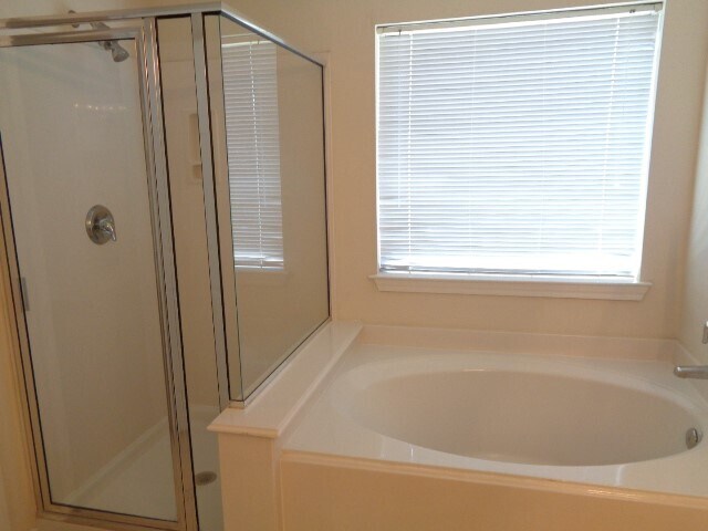 Building Photo - 17147 Oakwood Chase Dr