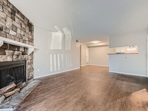 Building Photo - 2 Bed, 2 Bath Condo in Aurora!