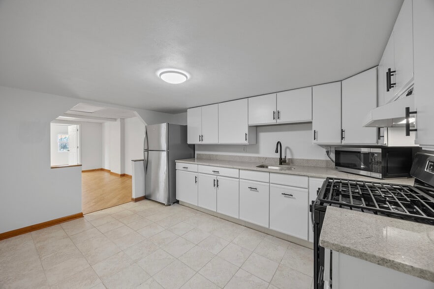 Building Photo - 2827 Brownsville Rd