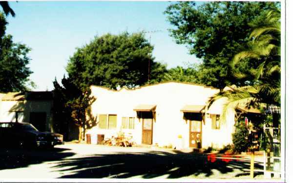 Building Photo - Royal Court Apartments