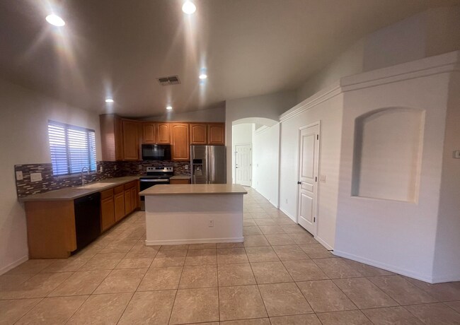 Building Photo - Charming 4 bed 2 bath home in the Ghost Ranch Communtity