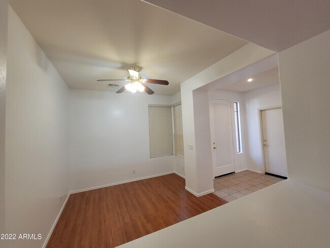 Building Photo - 958 E Scorpio Pl