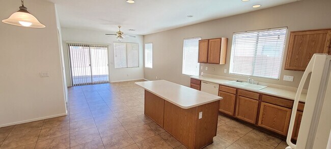 Building Photo - 1414 E Bautista Rd